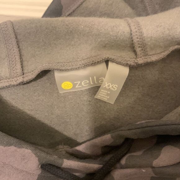 Zella Cara everyday print soft cotton pullover sweatshirt - Picture 8 of 11